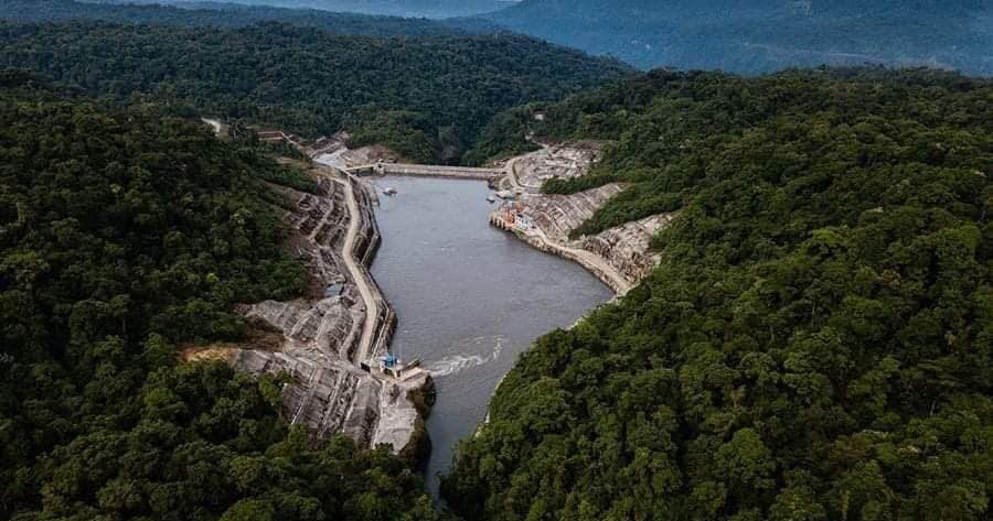 ရင္ခြင္ လမ္း: အီေကြေဒါ မီးေတာင္ေအာက္က တ႐ုတ္လုပ္ ေရကာတာ