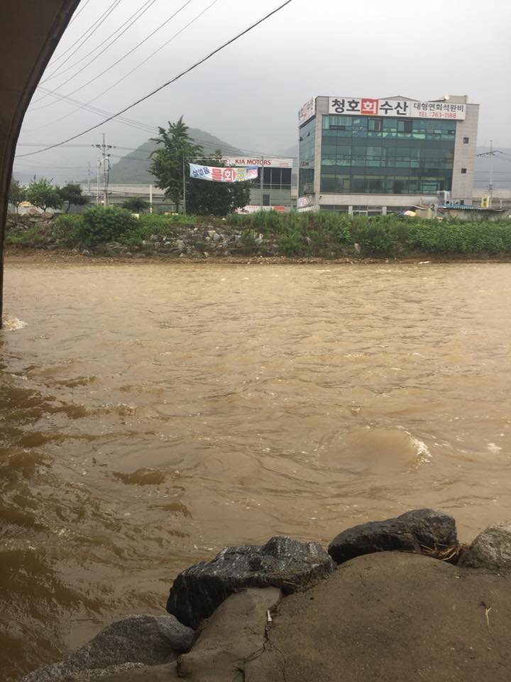 လ ၇ိပ္ ခ်ိဳ - ဒု ကႀကီး **********  က်ေနာ္ ရဲမင္းသူ ဆိုတဲ့... | Facebook