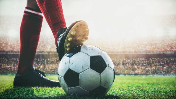 What are online football games?